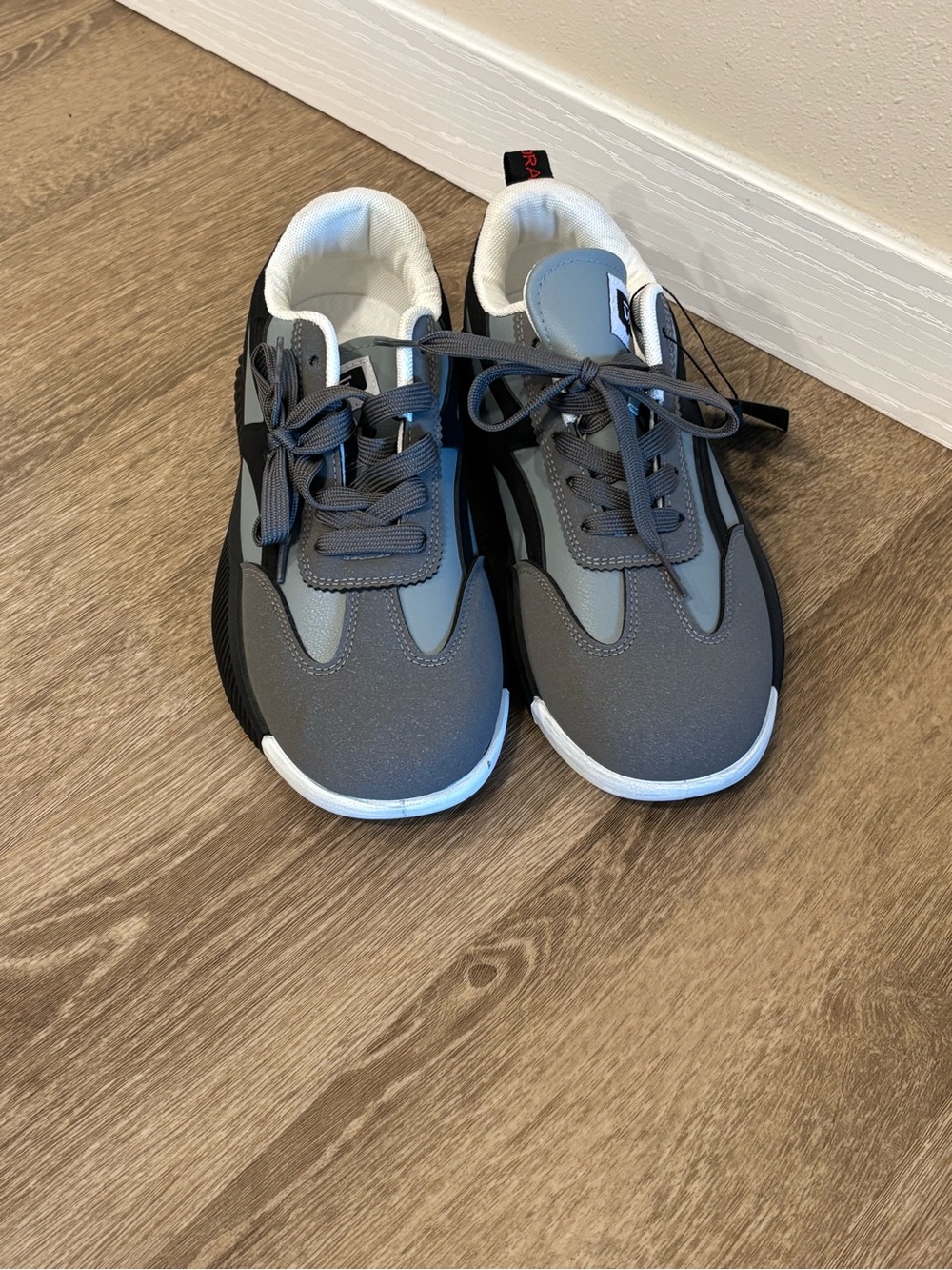 De Florence Vintage Sneakers I NWT I Size 10 - Picture 2 of 6
